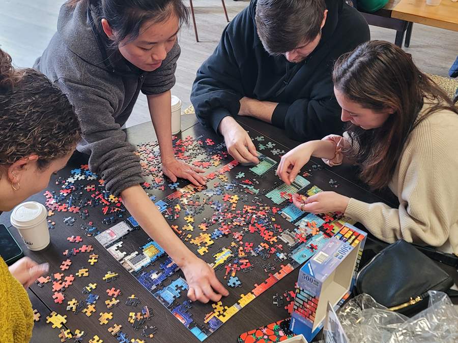 Jigsaw puzzle contest